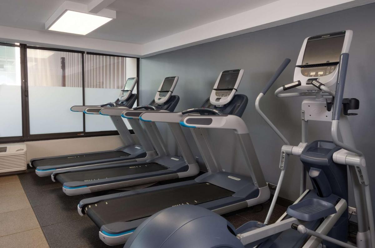 DoubleTree by Hilton Cleveland/Downtown Lakeside - image 3