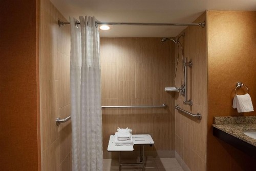 DoubleTree by Hilton Cleveland/Downtown Lakeside - image 33