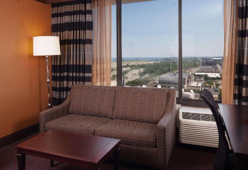 DoubleTree by Hilton Cleveland/Downtown Lakeside - image 34