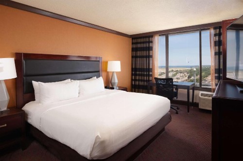 DoubleTree by Hilton Cleveland/Downtown Lakeside - image 39