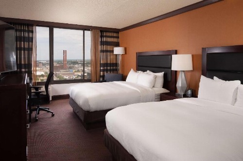 DoubleTree by Hilton Cleveland/Downtown Lakeside - image 8