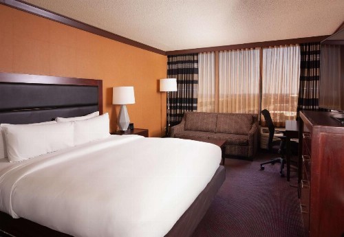 DoubleTree by Hilton Cleveland/Downtown Lakeside - image 9