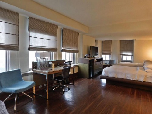 DoubleTree by Hilton - The Tudor Arms Hotel - image 10