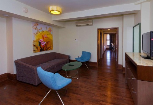 DoubleTree by Hilton - The Tudor Arms Hotel - image 15