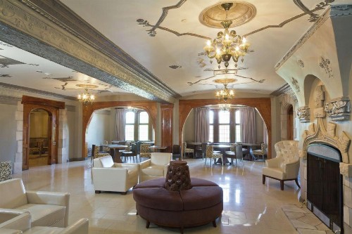 DoubleTree by Hilton - The Tudor Arms Hotel - image 19