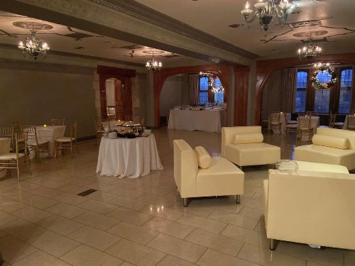 DoubleTree by Hilton - The Tudor Arms Hotel - image 23