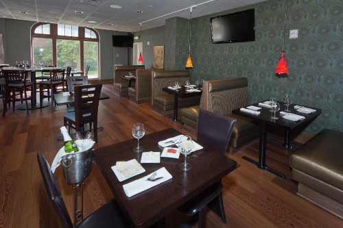 DoubleTree by Hilton - The Tudor Arms Hotel - image 7