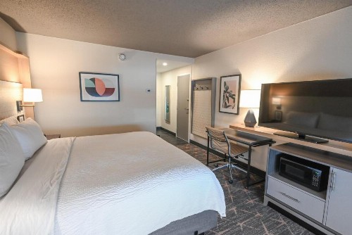 Holiday Inn Cleveland-Mayfield an IHG Hotel - image 46