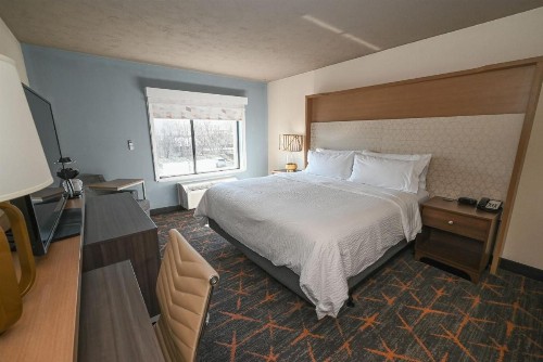 Holiday Inn Cleveland-Mayfield an IHG Hotel - image 5