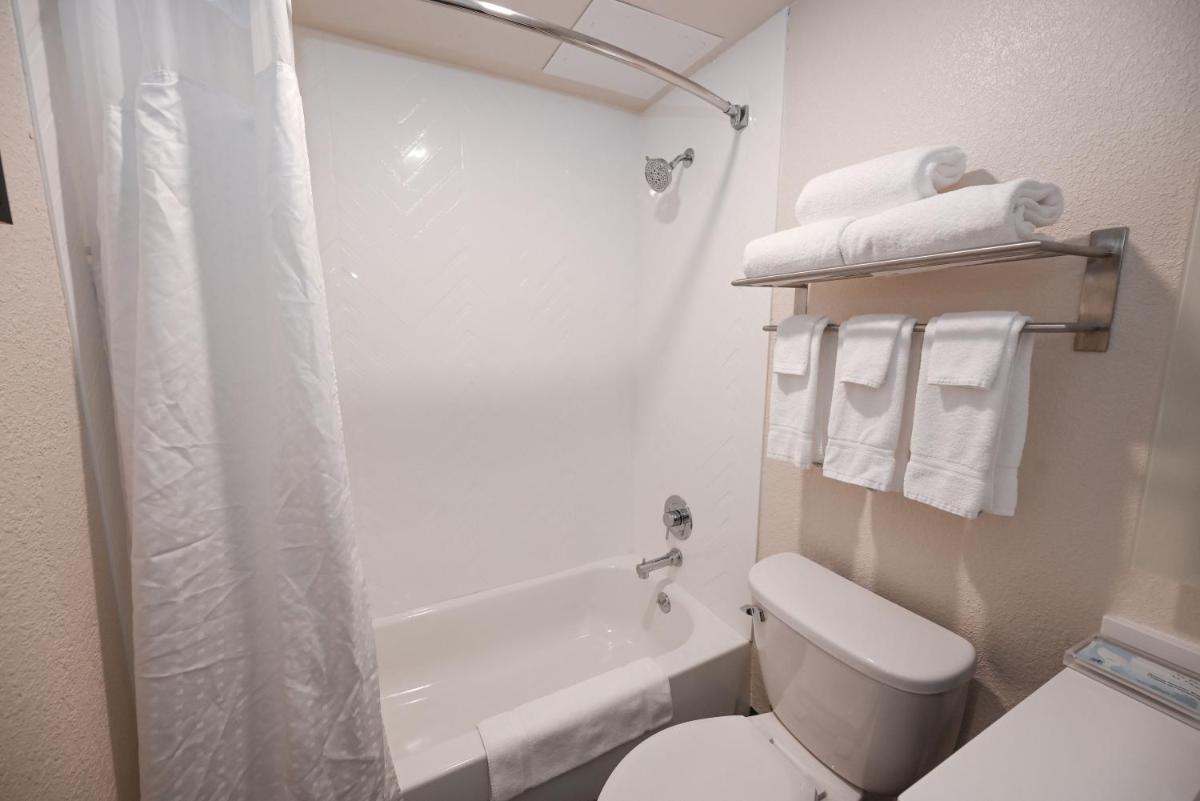 Holiday Inn Cleveland-Mayfield an IHG Hotel - image 7