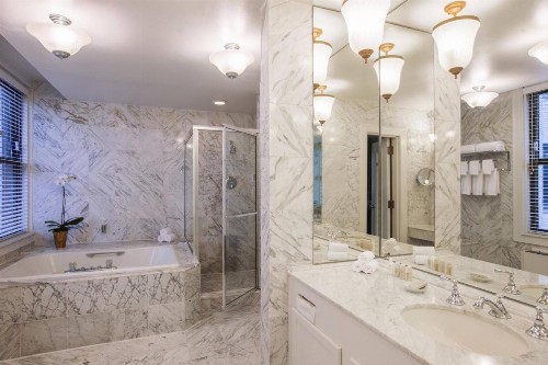 Renaissance Cleveland Hotel - image 12
