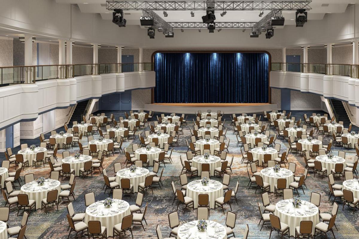 Renaissance Cleveland Hotel - image 2