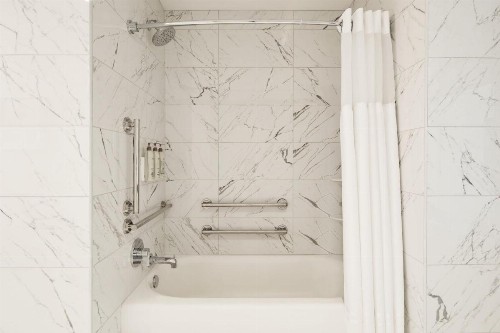 Renaissance Cleveland Hotel - image 21
