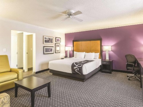 La Quinta by Wyndham Cleveland - Airport North - image 17
