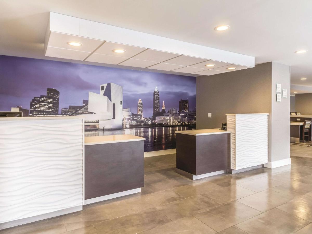 La Quinta by Wyndham Cleveland - Airport North - image 3