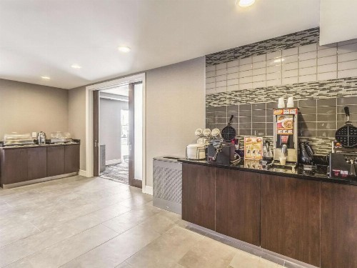 La Quinta by Wyndham Cleveland - Airport North - image 36