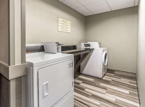 La Quinta by Wyndham Cleveland - Airport North - image 40