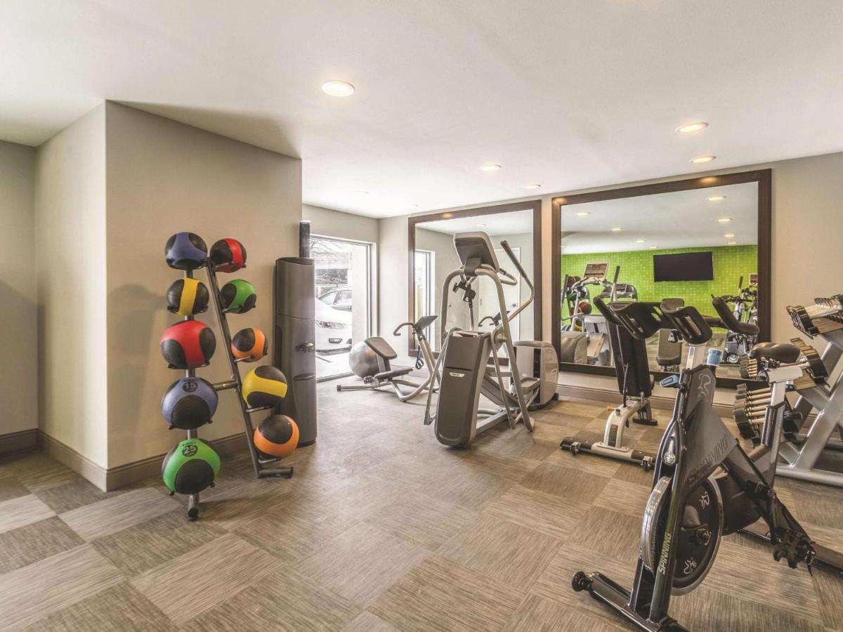 La Quinta by Wyndham Cleveland - Airport North - image 7