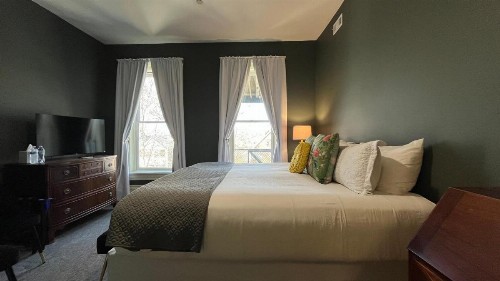 Stone Gables Inn - image 26