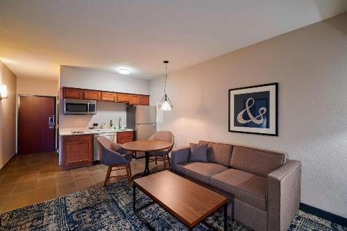 Four Points by Sheraton Cleveland-Eastlake - image 14