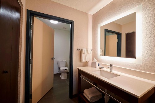 Four Points by Sheraton Cleveland-Eastlake - image 23