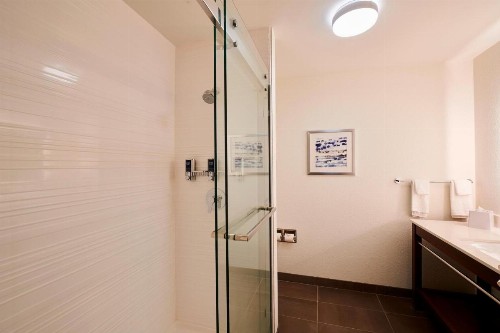Four Points by Sheraton Cleveland-Eastlake - image 25