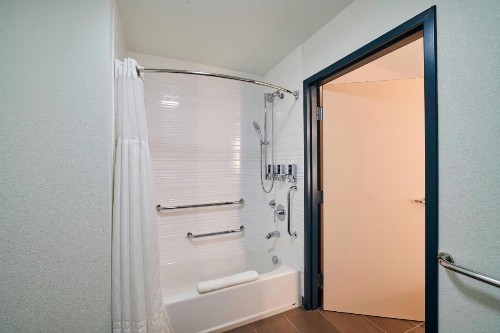 Four Points by Sheraton Cleveland-Eastlake - image 26