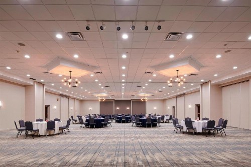 Four Points by Sheraton Cleveland-Eastlake - image 33