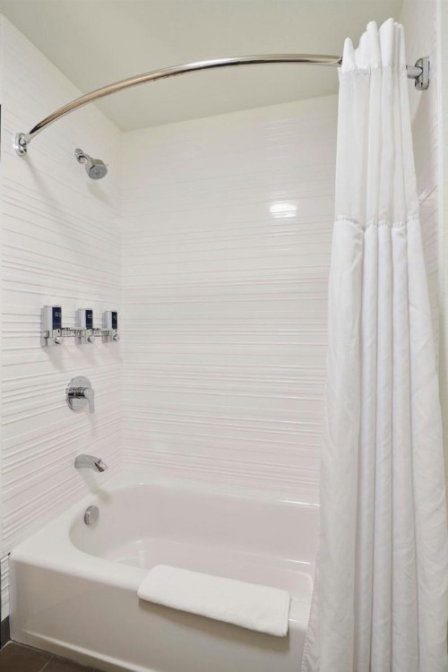 Four Points by Sheraton Cleveland-Eastlake - image 34