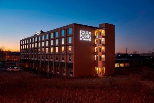 Four Points by Sheraton Cleveland-Eastlake - image 8