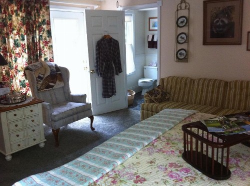Emerald Necklace Inn Bed and Breakfast - image 2