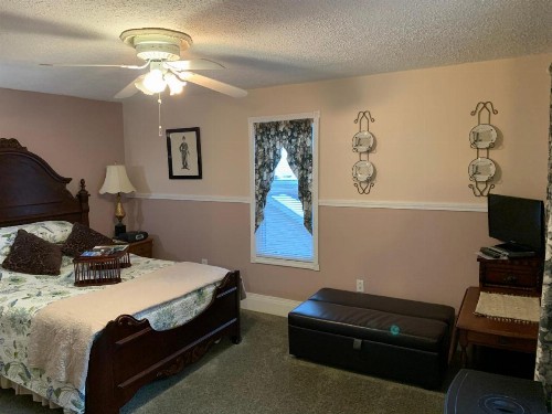Emerald Necklace Inn Bed and Breakfast - image 28