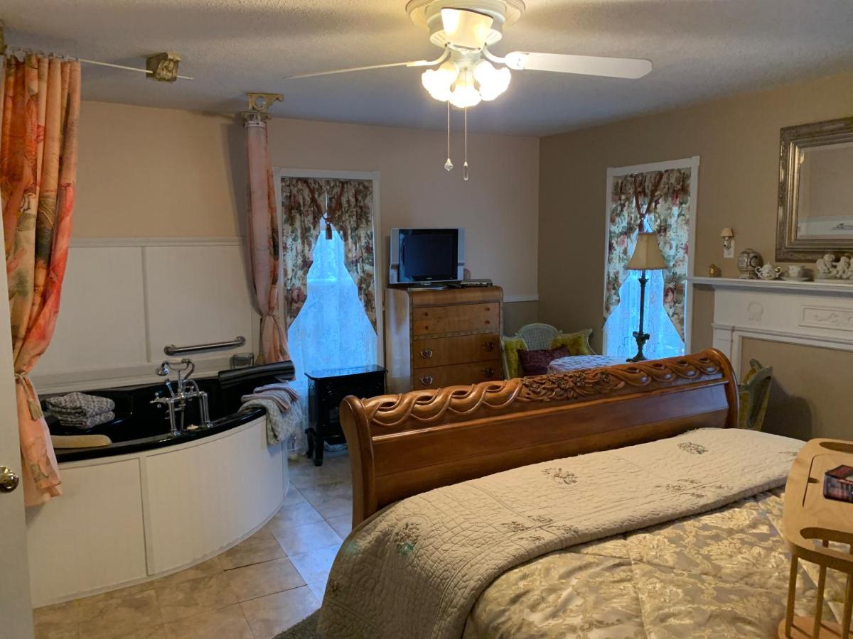 Emerald Necklace Inn Bed and Breakfast - image 6