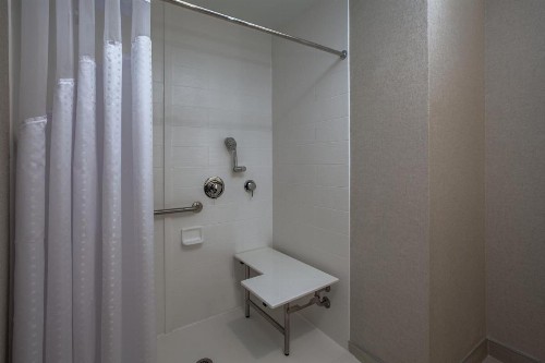 Holiday Inn Cleveland Clinic an IHG Hotel - image 47