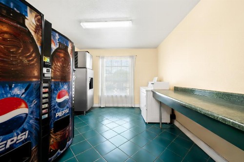 Americas Best Value Inn Historic Clewiston Inn - image 12