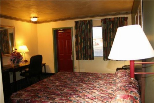 Plaza Travel Inn - image 12