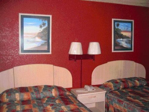 Plaza Travel Inn - image 7