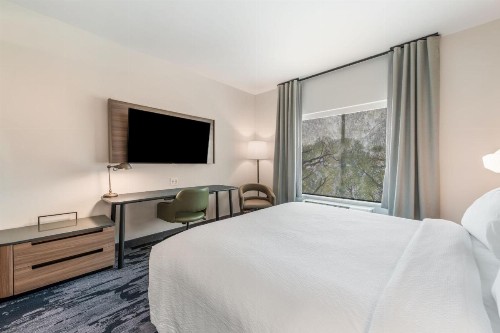 Fairfield by Marriott Inn & Suites Knoxville Clinton - image 6