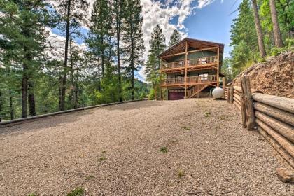 mystic Forest Lodge with Superb Vistas and media Room