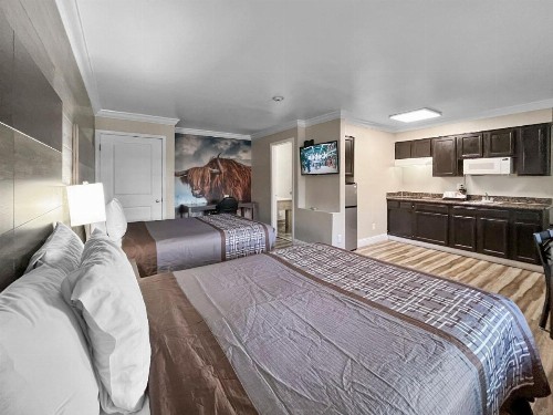 Rodeo Lodge - image 21