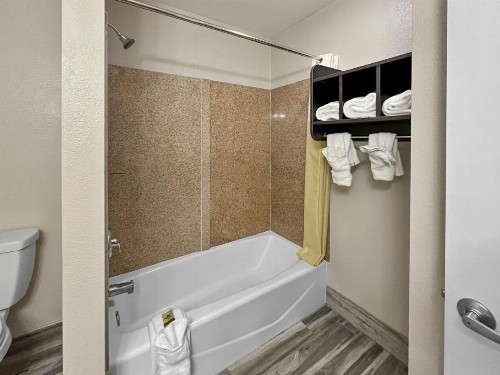 Rodeo Lodge - image 24
