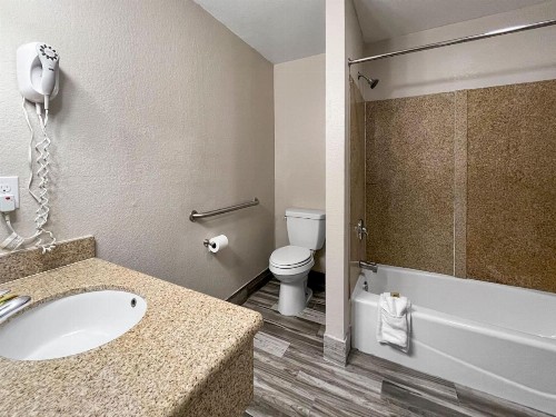 Rodeo Lodge - image 28