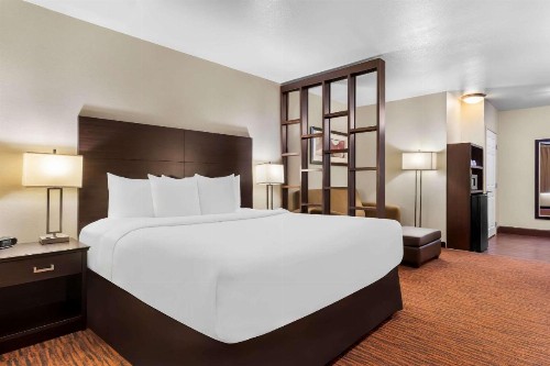 Comfort Suites Clovis - image 14