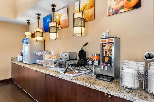 Comfort Suites Clovis - image 22
