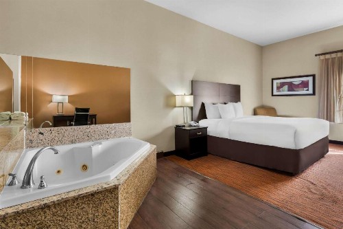 Comfort Suites Clovis - image 25