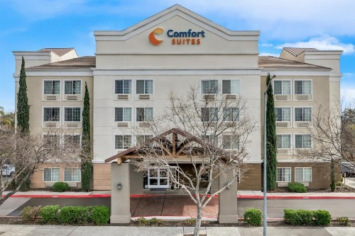 Comfort Suites Clovis - image 32