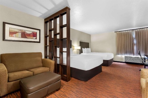 Comfort Suites Clovis - image 36