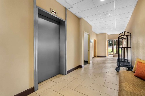 Comfort Suites Clovis - image 5