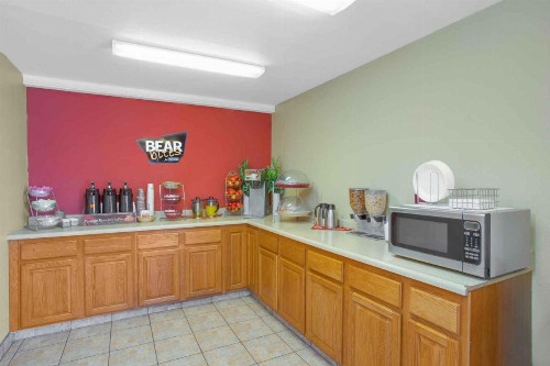 Travel Stay - Coalinga - image 10