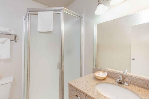Travel Stay - Coalinga - image 15